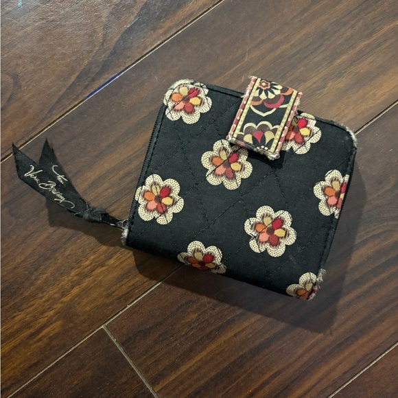 Vera Bradley Black Floral Quilted Wallet Zip Around ID Card Holder Purse - Picture 3 of 8